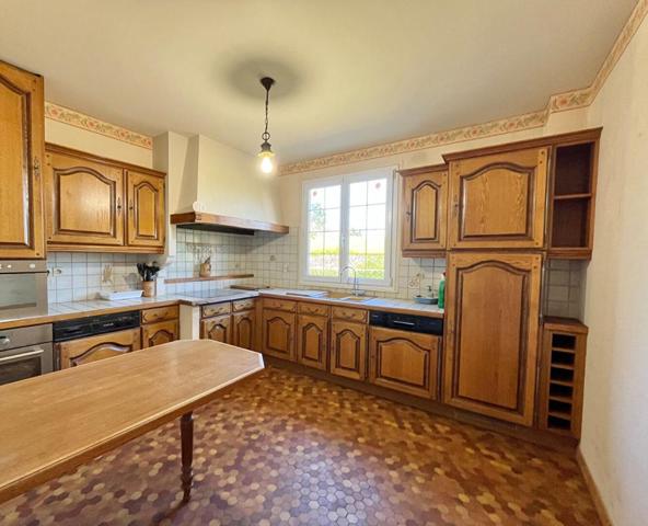 Maison : 6 pièce(s) 100 m2 - Terrain 610m² - Garage
