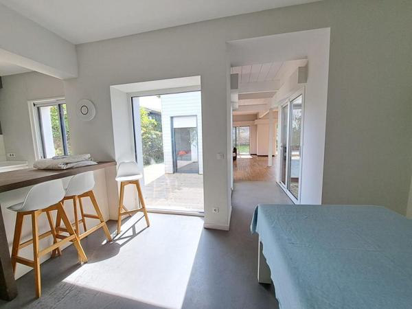 Belle maison angevine avec porche, à proximité immédiate de la Place du Lycée
