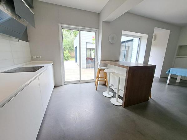 Belle maison angevine avec porche, à proximité immédiate de la Place du Lycée