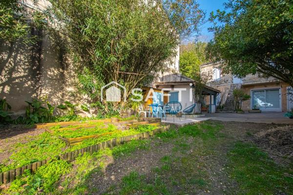 Maison Vieux Lormont 129 m2 (212m2 carrez) 3 chambres avec jardin et dépendance de 70m2 attenante.