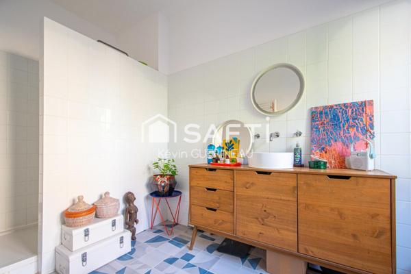 Maison Vieux Lormont 129 m2 (212m2 carrez) 3 chambres avec jardin et dépendance de 70m2 attenante.