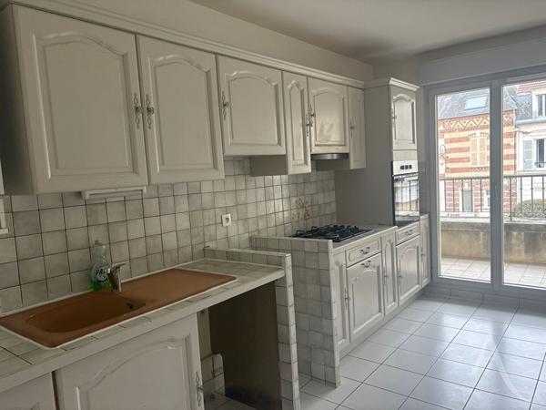 Appartement 3 pièces avec balcon, cave et box - Résidence sécurisée