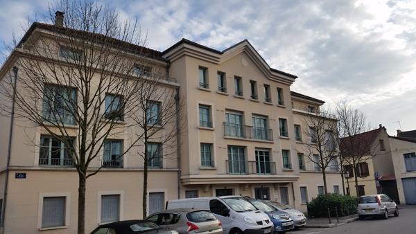 Appartement 3 pièces avec balcon, cave et box - Résidence sécurisée