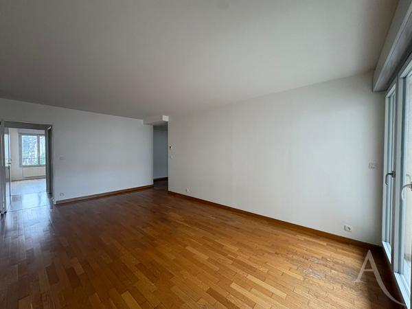 Appartement 3 pièces avec balcon, cave et box - Résidence sécurisée