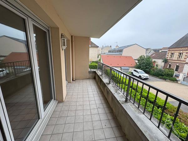 Appartement 3 pièces avec balcon, cave et box - Résidence sécurisée