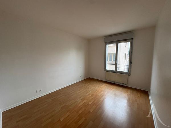 Appartement 3 pièces avec balcon, cave et box - Résidence sécurisée