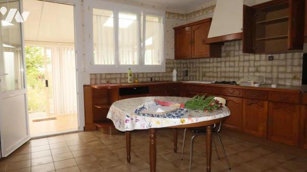 MONTOURNAIS, MAISON D'HABITATION ANCIENNE MITOYENNE.