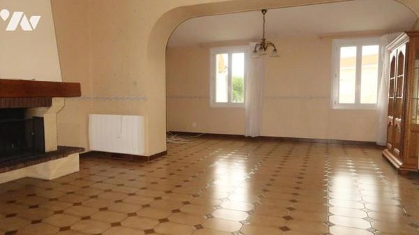 MONTOURNAIS, MAISON D'HABITATION ANCIENNE MITOYENNE.