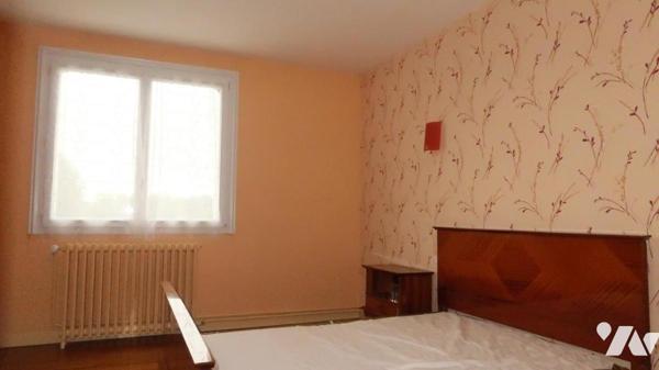 MONTOURNAIS, MAISON D'HABITATION ANCIENNE MITOYENNE.