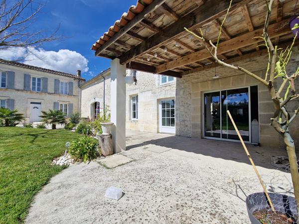 Achat maison Bourg-Charente - 11 pièce(s) - 339 m² - 459 000 €