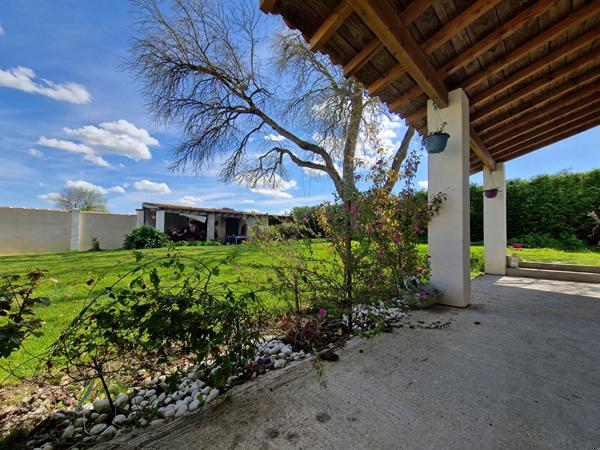 Achat maison Bourg-Charente - 11 pièce(s) - 339 m² - 459 000 €