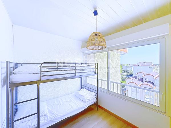 Grand appartement en duplex 5 pièces de 82 m2 avec vue port & mer dans résidence sécurisée avec gardien à l'année, ascenseur, place de parking & local à vélos,Gruissan 11430