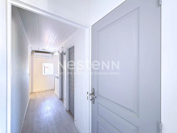 Grand appartement en duplex 5 pièces de 82 m2 avec vue port & mer dans résidence sécurisée avec gardien à l'année, ascenseur, place de parking & local à vélos,Gruissan 11430