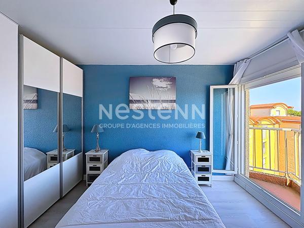 Grand appartement en duplex 5 pièces de 82 m2 avec vue port & mer dans résidence sécurisée avec gardien à l'année, ascenseur, place de parking & local à vélos,Gruissan 11430