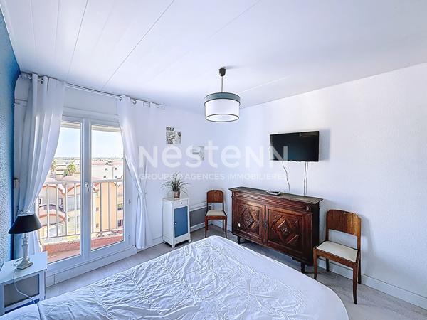 Grand appartement en duplex 5 pièces de 82 m2 avec vue port & mer dans résidence sécurisée avec gardien à l'année, ascenseur, place de parking & local à vélos,Gruissan 11430
