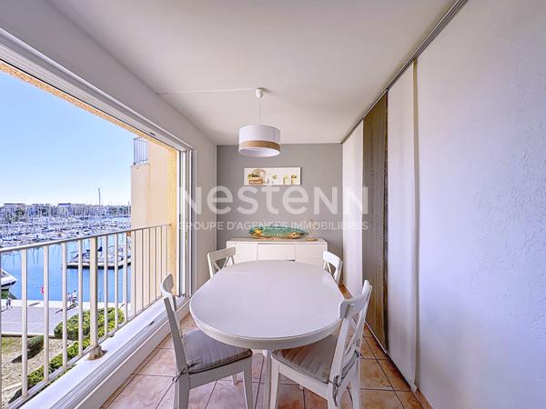 Grand appartement en duplex 5 pièces de 82 m2 avec vue port & mer dans résidence sécurisée avec gardien à l'année, ascenseur, place de parking & local à vélos,Gruissan 11430