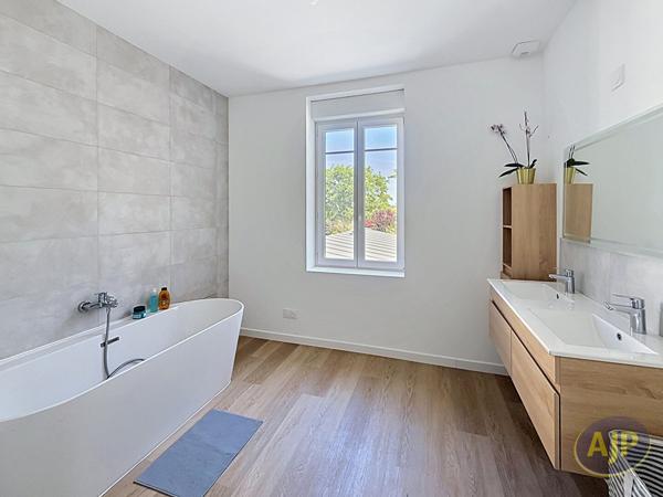 Maison à vendre Saffre - 8 pièces, 185m² avec 5 chambre(s) à 316 500€ - AJP Immobilier Nort-sur-Erdre