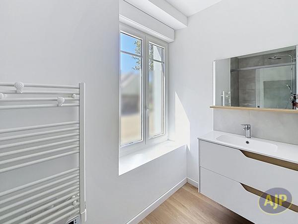 Maison à vendre Saffre - 8 pièces, 185m² avec 5 chambre(s) à 316 500€ - AJP Immobilier Nort-sur-Erdre