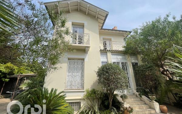 Maison à vendre    3 pièces •  Saint-Raphaël