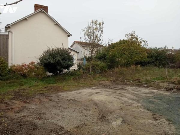 Terrain de 303m², en premier rideau, zone UMD1