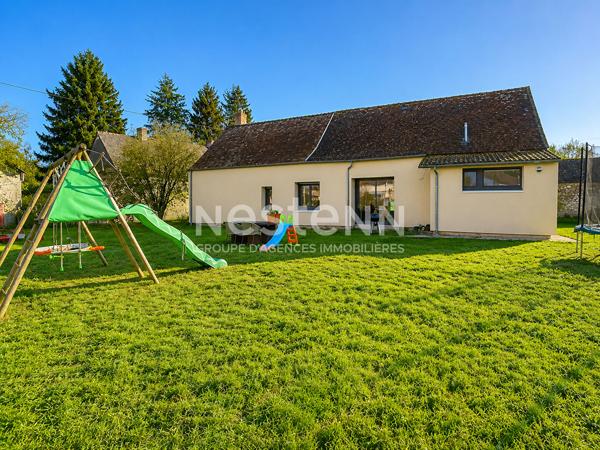 Longère rénovée en pierre avec fort potentiel  - 102 m² - Terrain d'environ 3045 m²  - DPE A - Aubigné-Racan (72800)