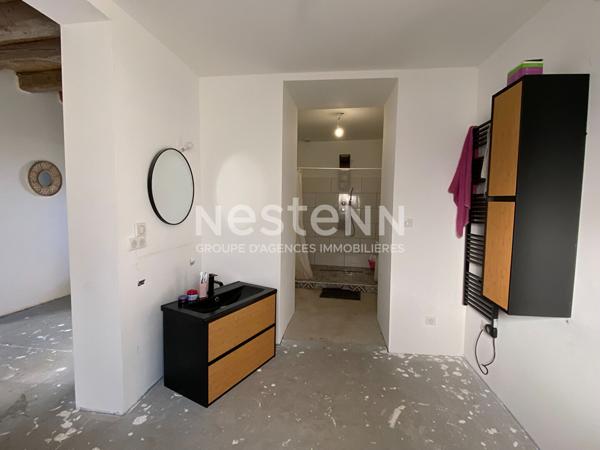Longère rénovée en pierre avec fort potentiel  - 102 m² - Terrain d'environ 3045 m²  - DPE A - Aubigné-Racan (72800)