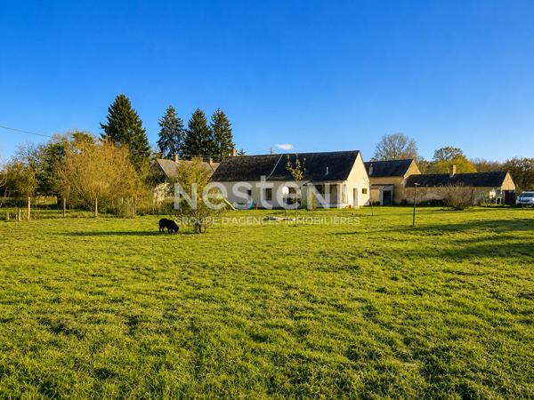 Longère rénovée en pierre avec fort potentiel  - 102 m² - Terrain d'environ 3045 m²  - DPE A - Aubigné-Racan (72800)