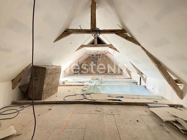 Longère rénovée en pierre avec fort potentiel  - 102 m² - Terrain d'environ 3045 m²  - DPE A - Aubigné-Racan (72800)