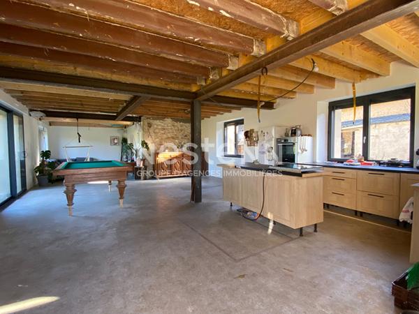 Longère rénovée en pierre avec fort potentiel  - 102 m² - Terrain d'environ 3045 m²  - DPE A - Aubigné-Racan (72800)