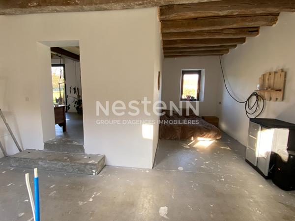 Longère rénovée en pierre avec fort potentiel  - 102 m² - Terrain d'environ 3045 m²  - DPE A - Aubigné-Racan (72800)
