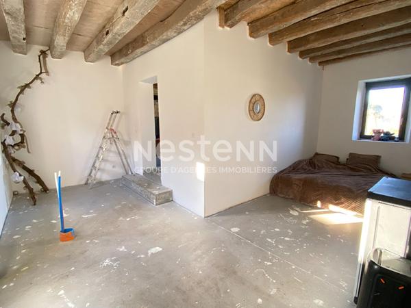 Longère rénovée en pierre avec fort potentiel  - 102 m² - Terrain d'environ 3045 m²  - DPE A - Aubigné-Racan (72800)