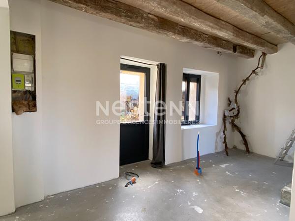Longère rénovée en pierre avec fort potentiel  - 102 m² - Terrain d'environ 3045 m²  - DPE A - Aubigné-Racan (72800)