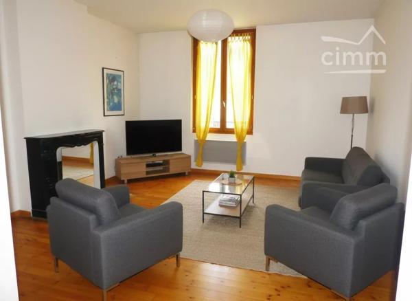 Découvrez ce charmant appartement de 64 m² situé dans la commune de Brignoud/Villard-Bonnot.