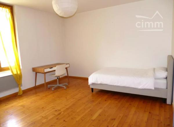 Découvrez ce charmant appartement de 64 m² situé dans la commune de Brignoud/Villard-Bonnot.