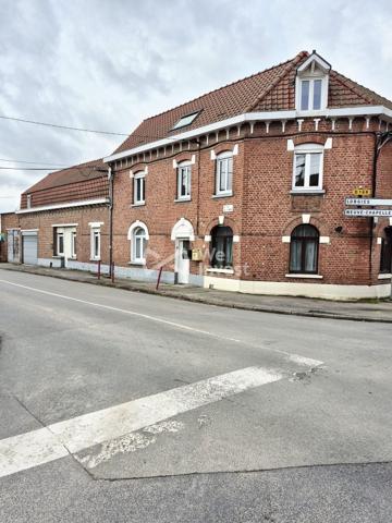 Immeuble de rapport en 2 lots + dépendances à Lorgies