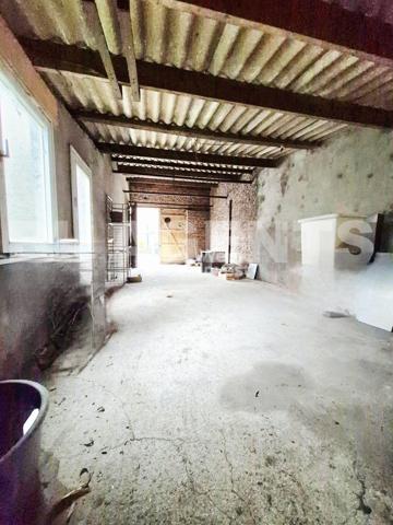 Immeuble de rapport en 2 lots + dépendances à Lorgies