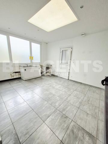 Immeuble de rapport en 2 lots + dépendances à Lorgies