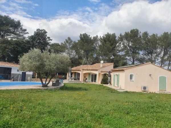 Villa, 3 chambres, terrain 2530m² avec piscine