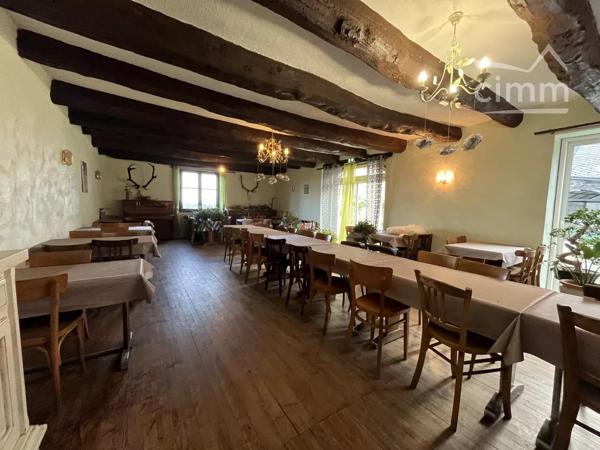 Ensemble immobilier à fort potentiel (Licence IV, restauration & gîtes) au cœur de l'Aubrac.
