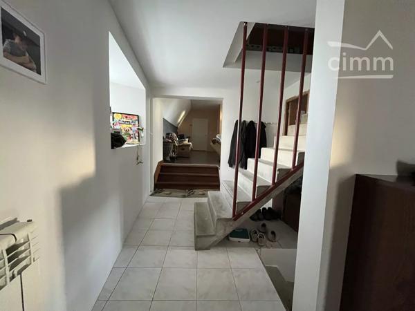 Ensemble immobilier à fort potentiel (Licence IV, restauration & gîtes) au cœur de l'Aubrac.