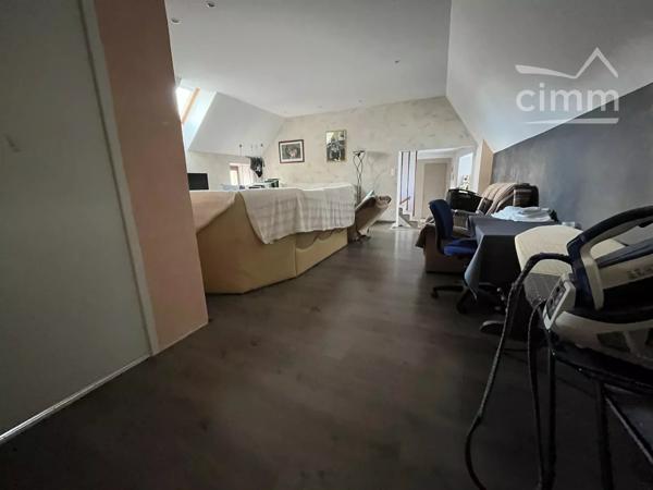 Ensemble immobilier à fort potentiel (Licence IV, restauration & gîtes) au cœur de l'Aubrac.