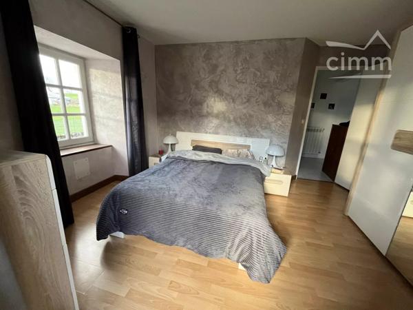 Ensemble immobilier à fort potentiel (Licence IV, restauration & gîtes) au cœur de l'Aubrac.