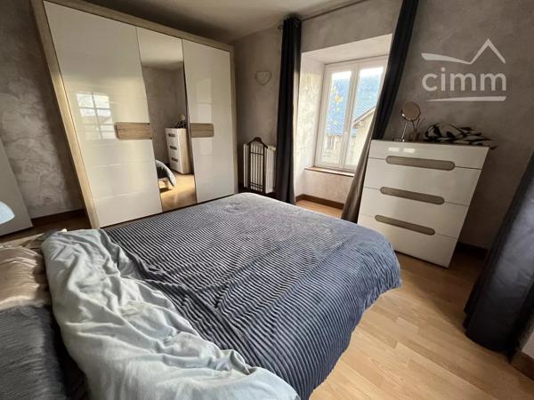 Ensemble immobilier à fort potentiel (Licence IV, restauration & gîtes) au cœur de l'Aubrac.