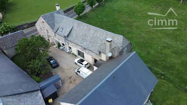 Ensemble immobilier à fort potentiel (Licence IV, restauration & gîtes) au cœur de l'Aubrac.