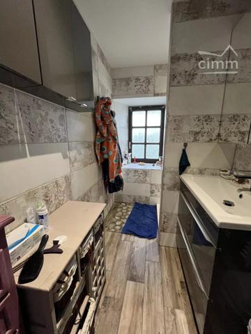 Ensemble immobilier à fort potentiel (Licence IV, restauration & gîtes) au cœur de l'Aubrac.