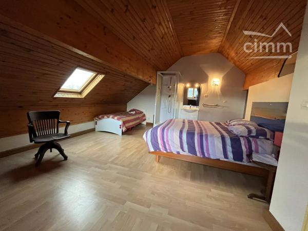 Ensemble immobilier à fort potentiel (Licence IV, restauration & gîtes) au cœur de l'Aubrac.
