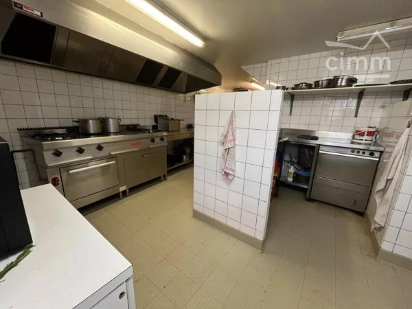 Ensemble immobilier à fort potentiel (Licence IV, restauration & gîtes) au cœur de l'Aubrac.