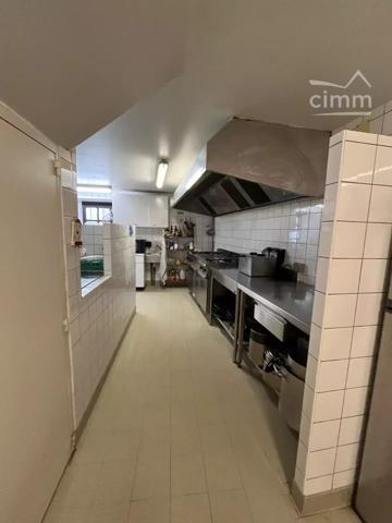 Ensemble immobilier à fort potentiel (Licence IV, restauration & gîtes) au cœur de l'Aubrac.