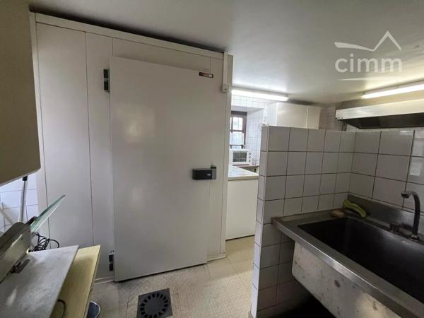 Ensemble immobilier à fort potentiel (Licence IV, restauration & gîtes) au cœur de l'Aubrac.