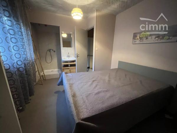 Ensemble immobilier à fort potentiel (Licence IV, restauration & gîtes) au cœur de l'Aubrac.